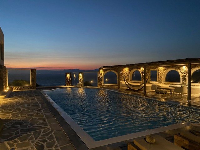 Piscina al tramonto