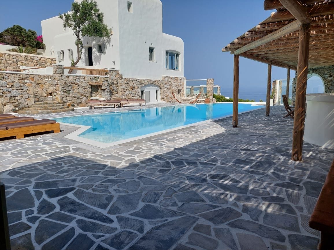 Piscina e villa