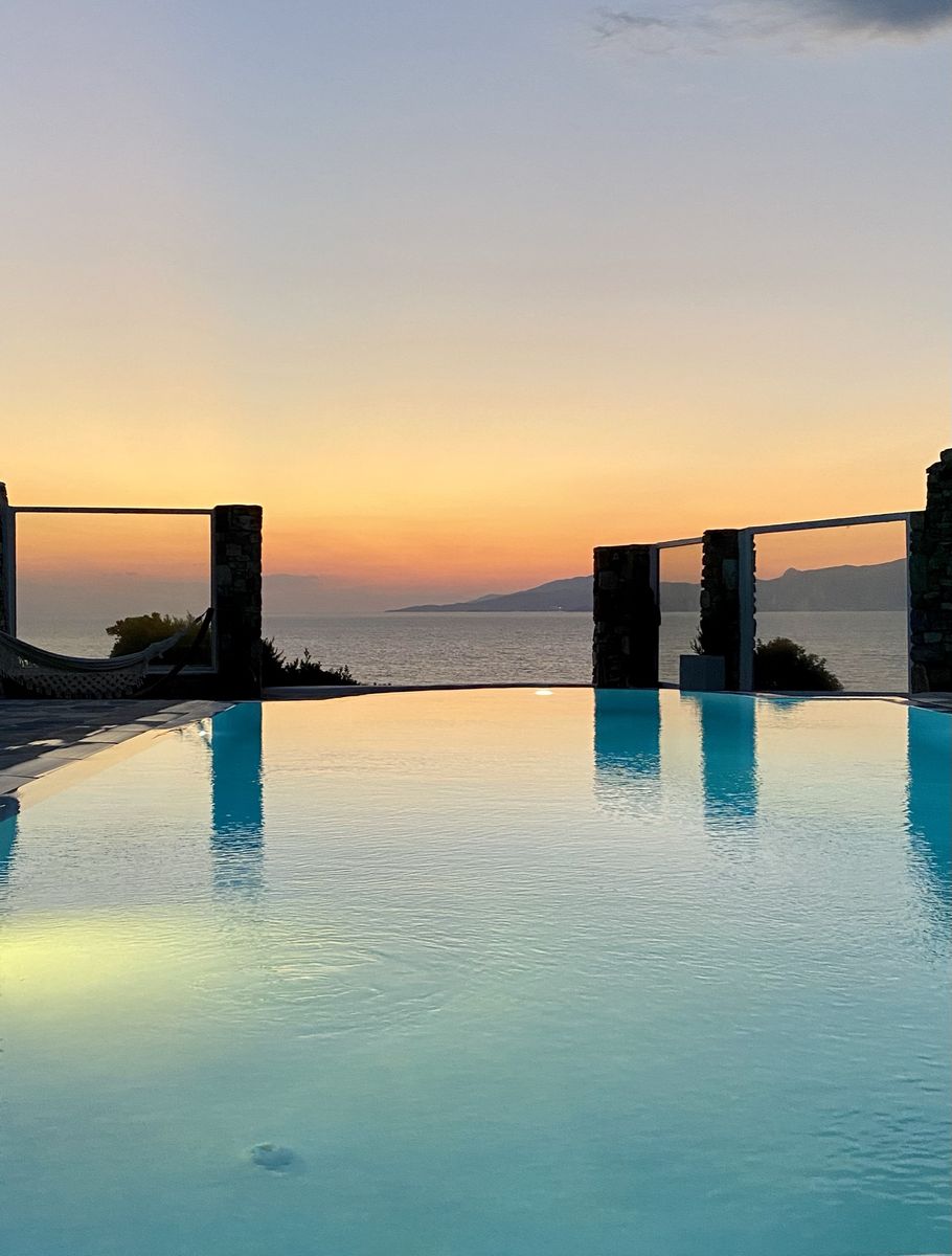 Tramonto sulla piscina