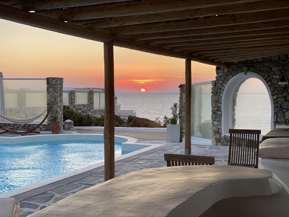 Tramonto sulla piscina