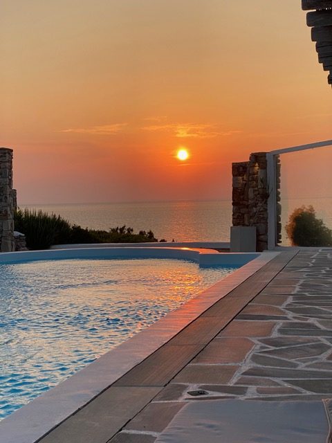 Tramonto sul mare dalla piscina