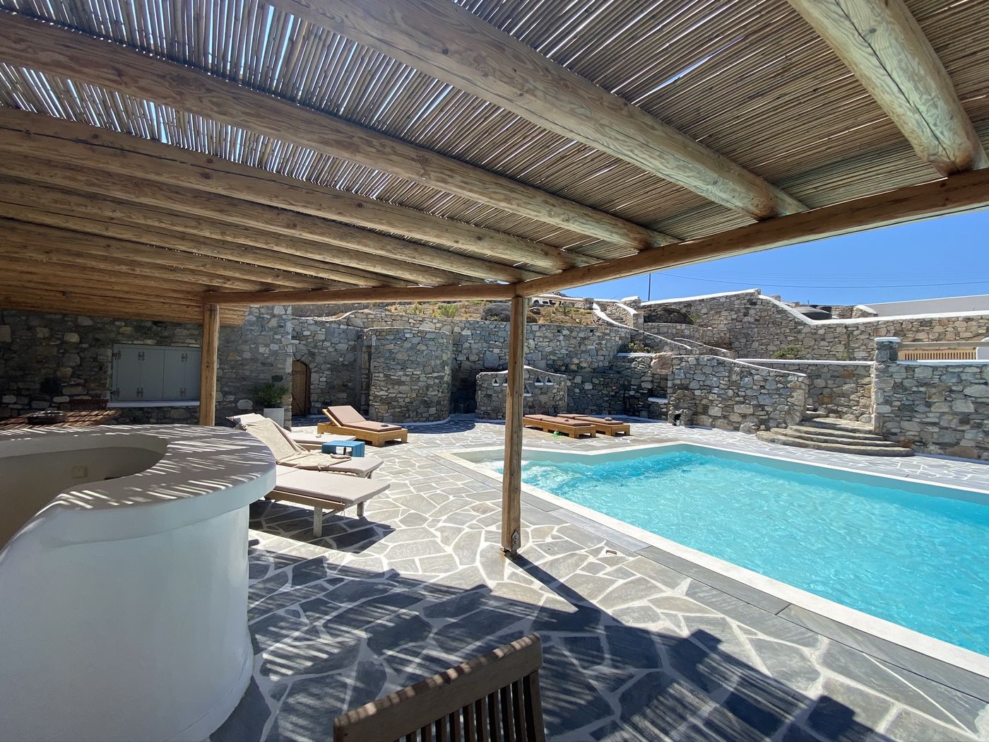 Piscina a sfioro